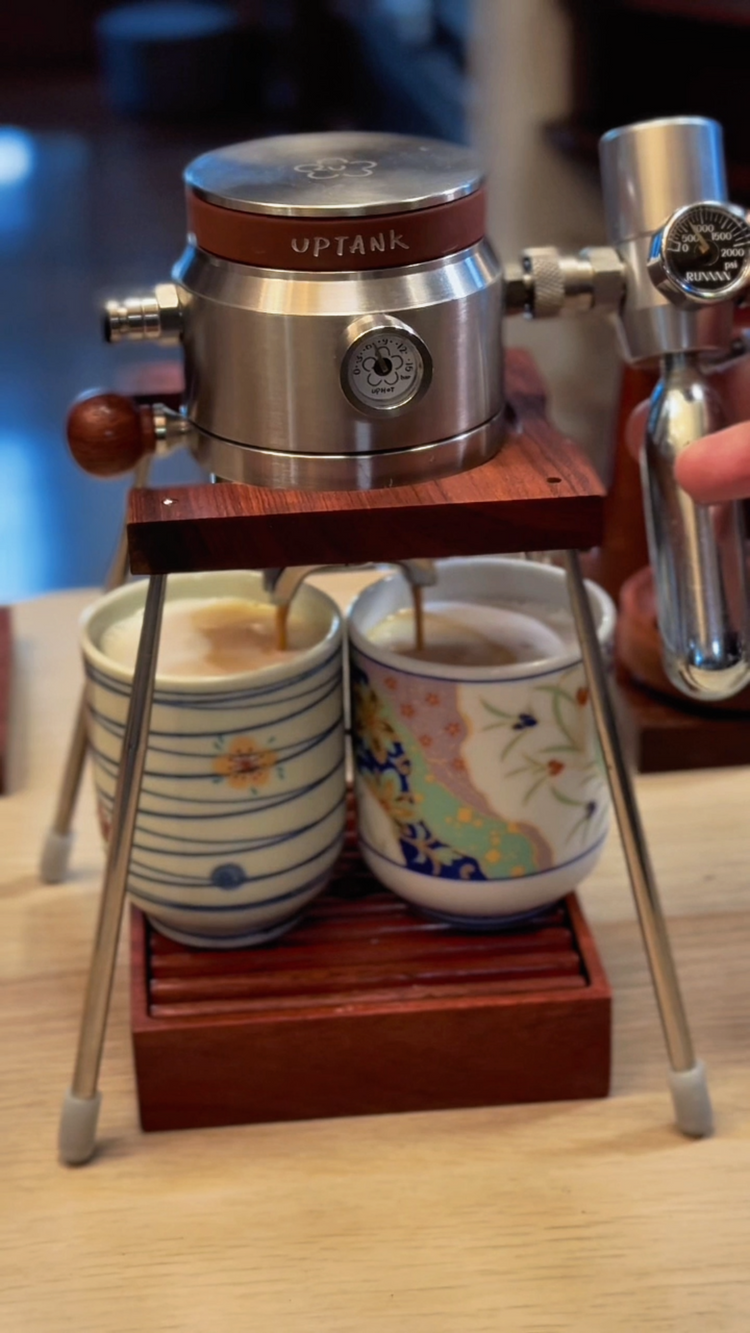 UPTANK Pneumatic Espresso Machine