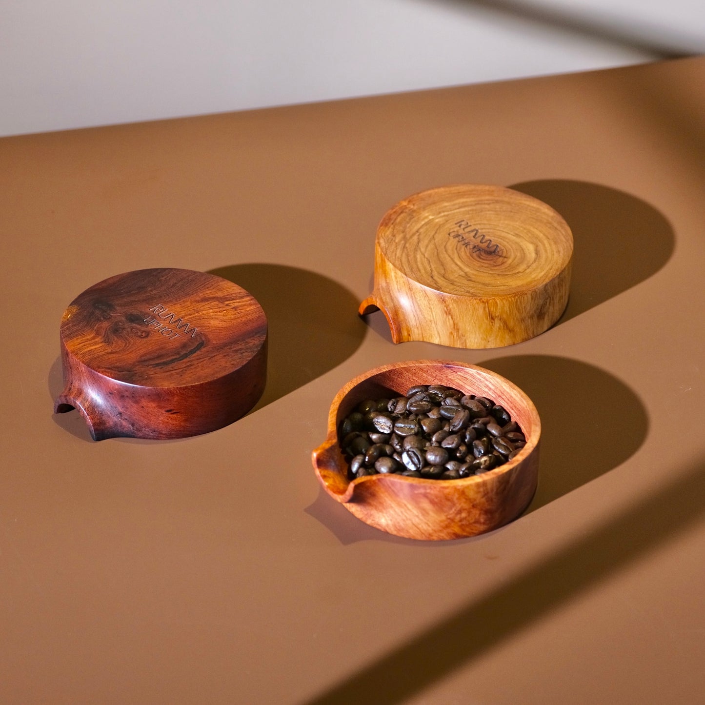 RUNNNN Wooden Coffee Bean Dosing Bowl, Natural Karin Wood Espresso Dosing Cup Compatible with UPHOT & UPTANK, Portable Coffee Bean Measuring Bowl & Dust Cover Lid, Red Brown